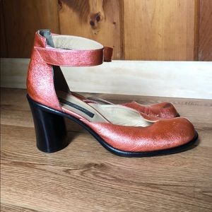 ⭐️VINTAGE ⭐️ Metallic Rose Betsey Johnson Pumps